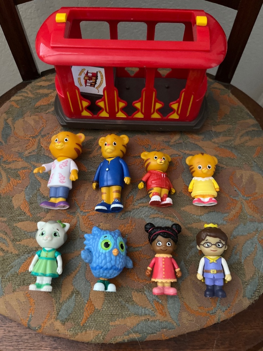 PBS Kids Daniel Tiger’s Neighborhood Set - Trolley & 8 Figures